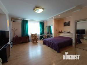 Дом 800м&sup2;, 3-этажный, участок 8 сот.  