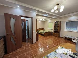 Дом 180м&sup2;, 2-этажный, участок 10 сот.  