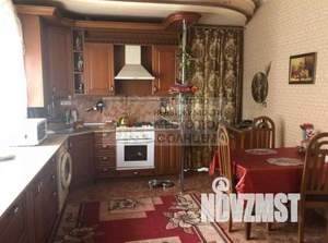Дом 220м&sup2;, 2-этажный, участок 8 сот.  