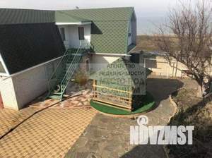 Дом 220м&sup2;, 2-этажный, участок 8 сот.  