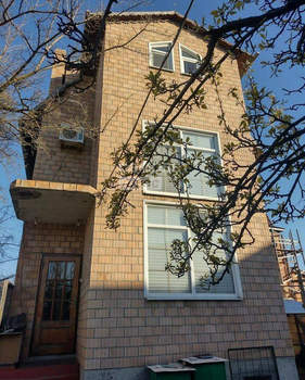 Дом 194м&sup2;, 2-этажный, участок 4 сот.  
