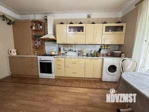 Дом 77м&sup2;, 2-этажный, участок 4 сот.  